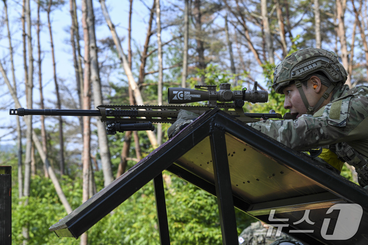 (서울=뉴스1) = 해병대는 지난 26일부터 포항 수성사격장에서 육·해·공군, 해병대와 미국, 필리핀, 호주 등 총 29개 팀의 저격수들이 참가한 가운데 제4회 해병대사령관배 저격 …