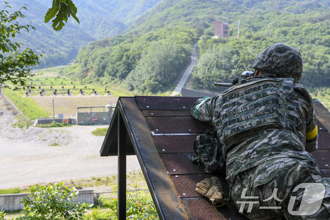 (서울=뉴스1) = 해병대는 지난 26일부터 포항 수성사격장에서 육·해·공군, 해병대와 미국, 필리핀, 호주 등 총 29개 팀의 저격수들이 참가한 가운데 제4회 해병대사령관배 저격 …