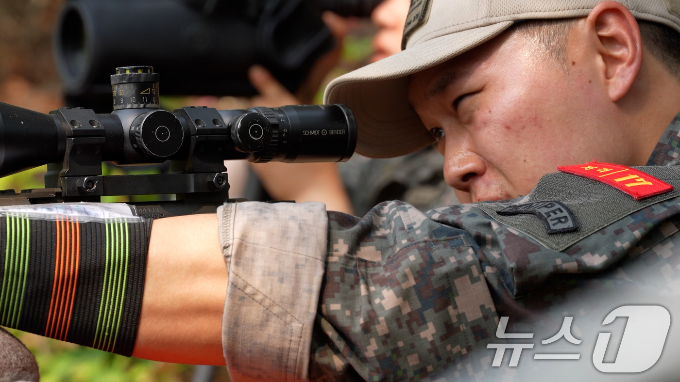 (서울=뉴스1) = 해병대는 지난 26일부터 포항 수성사격장에서 육·해·공군, 해병대와 미국, 필리핀, 호주 등 총 29개 팀의 저격수들이 참가한 가운데 제4회 해병대사령관배 저격 …