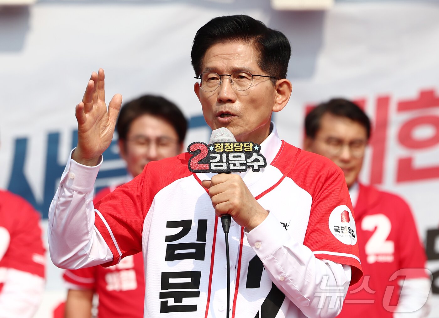 본문 이미지 - 제21대 대통령 선거 사전투표 첫 날인 29일 김문수 국민의힘 대통령 후보가 인천 중구 자유공원에서 유세를 하고 있다. 2025.5.29/뉴스1 ⓒ News1 김민지 기자