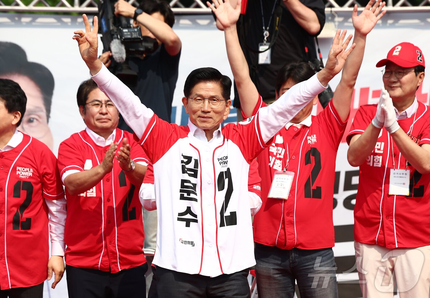 본문 이미지 - 제21대 대통령 선거 사전투표 첫 날인 29일 김문수 국민의힘 대통령 후보가 인천 중구 자유공원에서 유세를 하고 있다. 2025.5.29/뉴스1 ⓒ News1 김민지 기자