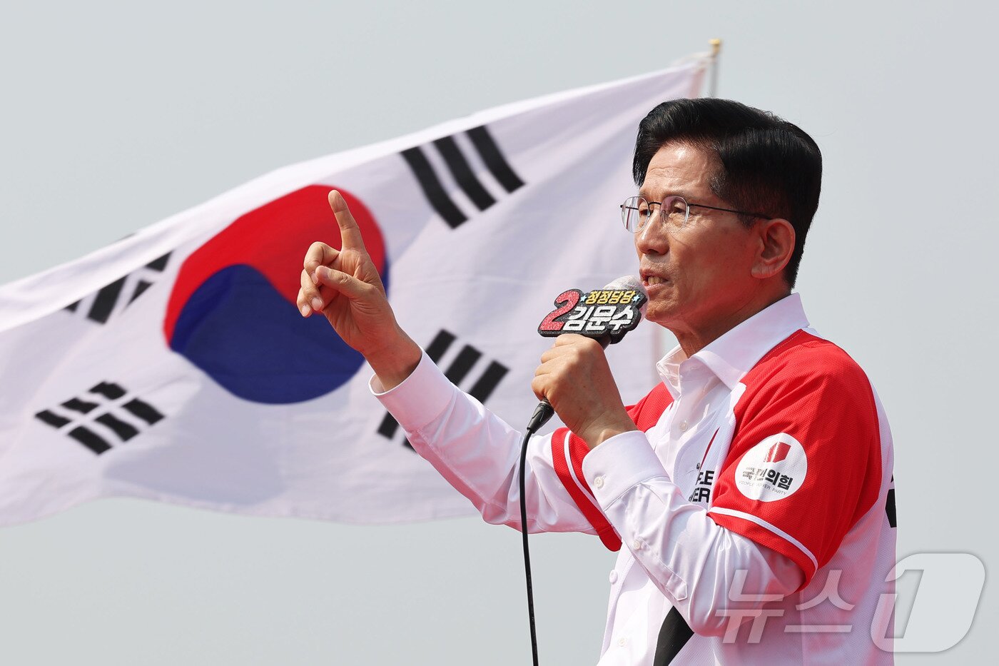 본문 이미지 - 제21대 대통령 선거 사전투표 첫 날인 29일 김문수 국민의힘 대통령 후보가 인천 중구 자유공원에서 유세를 하고 있다. (공동취재) 2025.5.29/뉴스1 ⓒ News1 김민지 기자