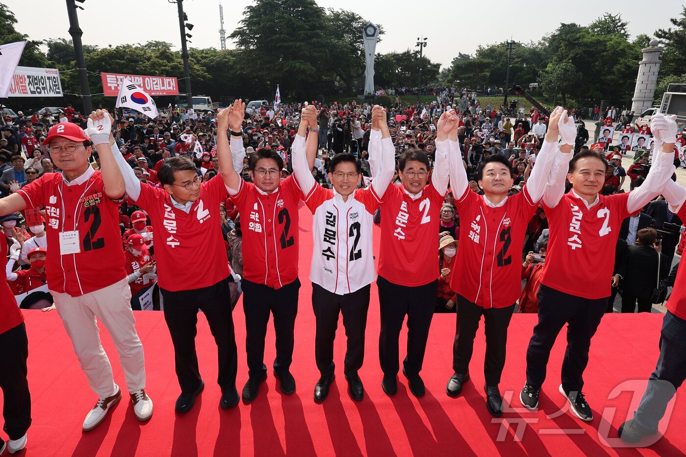 본문 이미지 - 제21대 대통령 선거 사전투표 첫 날인 29일 김문수 국민의힘 대통령 후보가 인천 중구 자유공원에서 유세를 하고 있다. (공동취재) 2025.5.29/뉴스1 ⓒ News1 김민지 기자