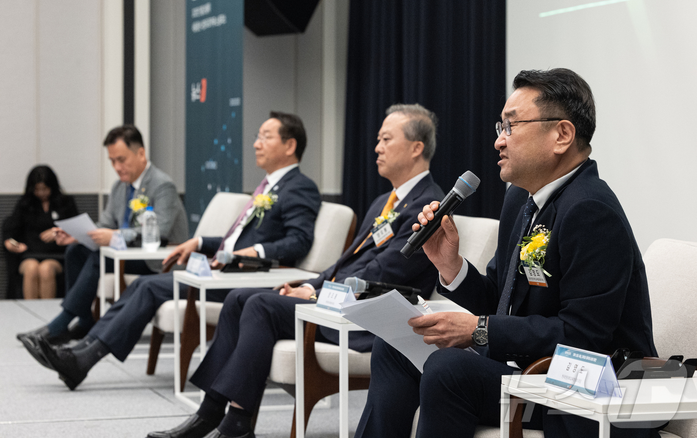 (서울=뉴스1) 이승배 기자 = 김영도 한국전문대학교육협의회 회장이 29일 서울 용산구 나인트리 프리미어 로카우스 호텔에서 '지역 소멸 시대, 지역과 대학의 상생 방안'을 주제로 …