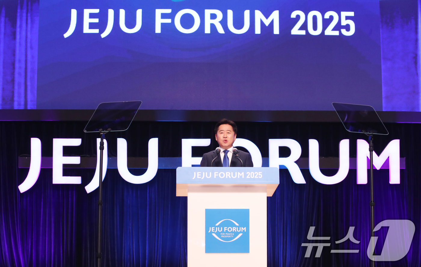 (서귀포=뉴스1) 오현지 기자 = 오영훈 제주도지사가 29일 제주 서귀포시 제주국제컨벤션센터에서 열린 제20회 제주포럼 개회식에서 개회사를 하고있다. 2025.5.29/뉴스1