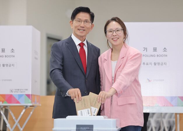 [뉴스1 PICK]김문수, 외동딸과 함께 '이재명 안방' 계양서 사전투표