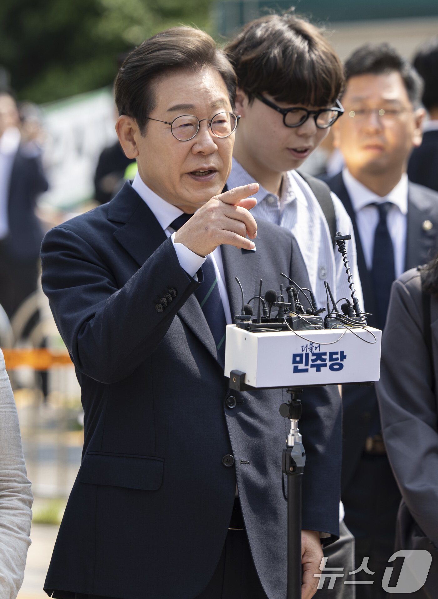 본문 이미지 - 이재명 더불어민주당 대통령 후보가 제 21대 대통령선거 사전투표 첫날인 29일 서울 서대문구 신촌동 주민센터에서 투표를 마친 뒤 소감을 말하고 있다. (공동취재) 2025.5.29/뉴스1 ⓒ News1 안은나 기자