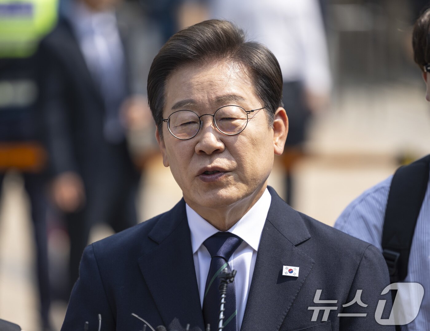 본문 이미지 - 이재명 더불어민주당 대통령 후보가 제 21대 대통령선거 사전투표 첫날인 29일 서울 서대문구 신촌동 주민센터에서 투표를 마친 뒤 소감을 말하고 있다. (공동취재) 2025.5.29/뉴스1 ⓒ News1 안은나 기자