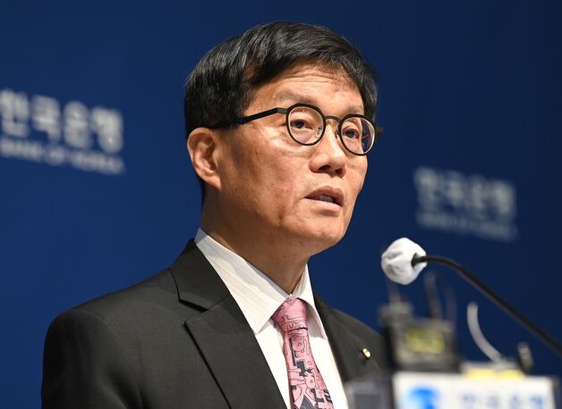 이창용 한은 총재 "경기 부양책 시급하지만 과도하면 부작용"