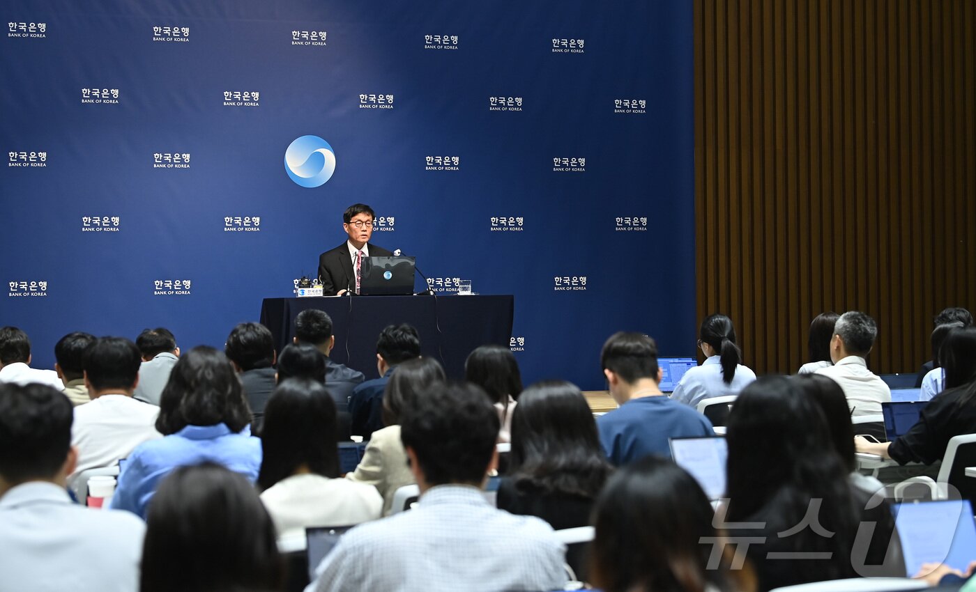 본문 이미지 - 이창용 한국은행 총재가 29일 서울 중구 한국은행에서 열린 금통위 금리 결정에 대한 기자간담회에서 발언하고 있다. 2025.5.29/뉴스1 ⓒ News1 사진공동취재단