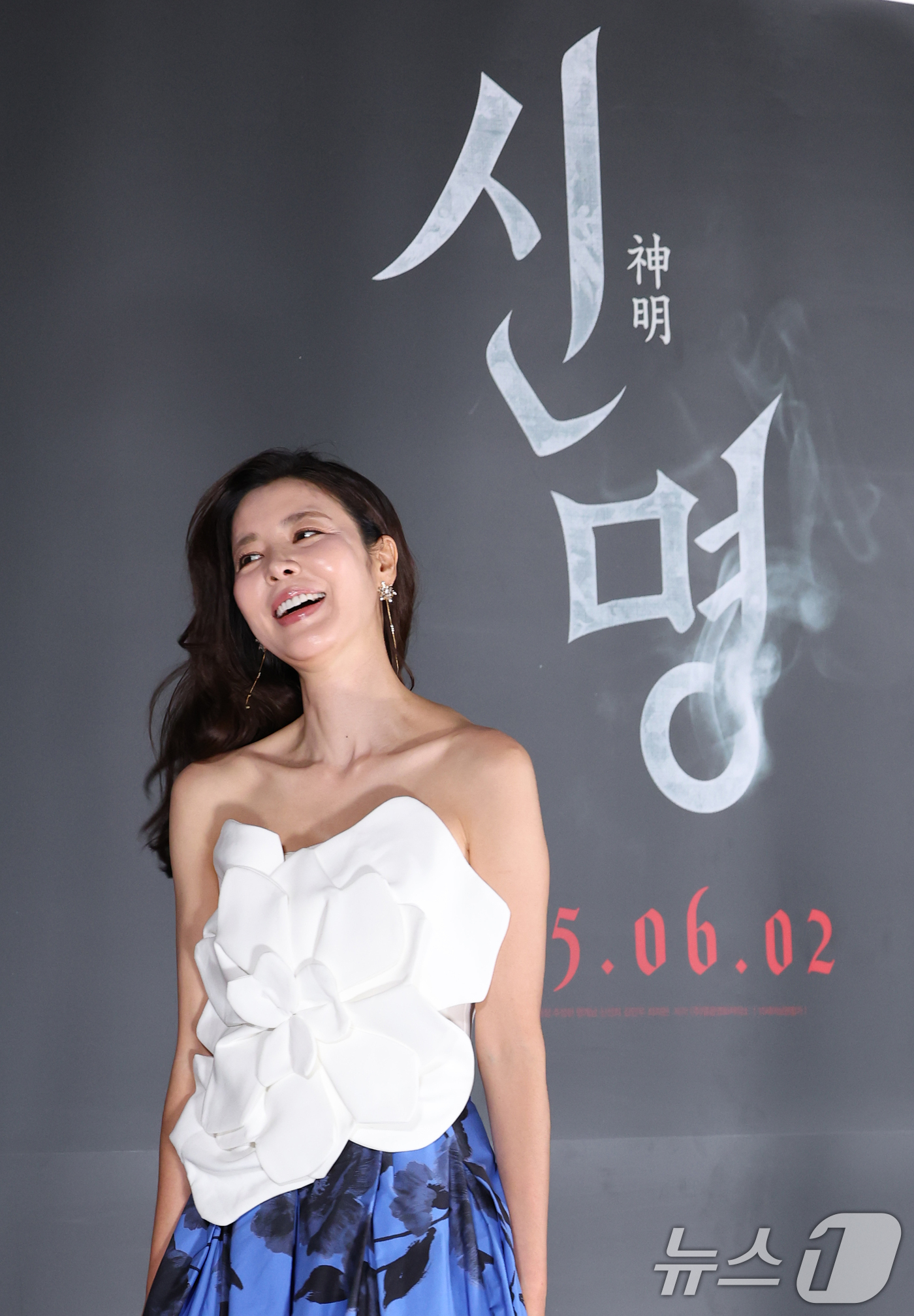 (서울=뉴스1) 권현진 기자 = 배우 김규리가 29일 서울 용산구 CGV용산아이파크몰에서 열린 영화 ‘신명’(감독 김남균) 제작보고회에 참석해 미소를 짓고 있다.'신명'은 신비로운 …