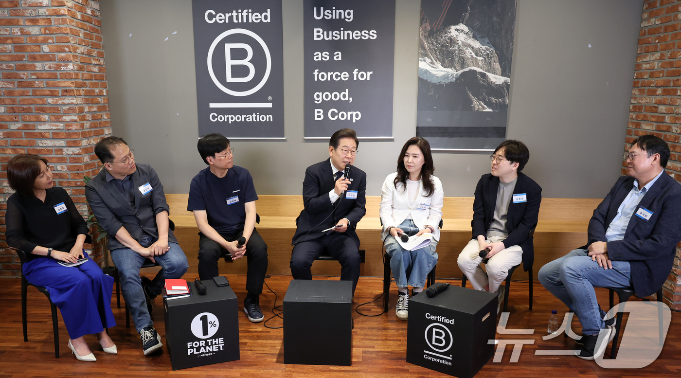 (서울=뉴스1) 안은나 기자 = 이재명 더불어민주당 대통령 후보가 29일 서울 성동구 메리히어에서 열린 '혁신성장의 씨앗, 스타트업 레벨업!' 간담회에서 발언하고 있다. (공동취재 …