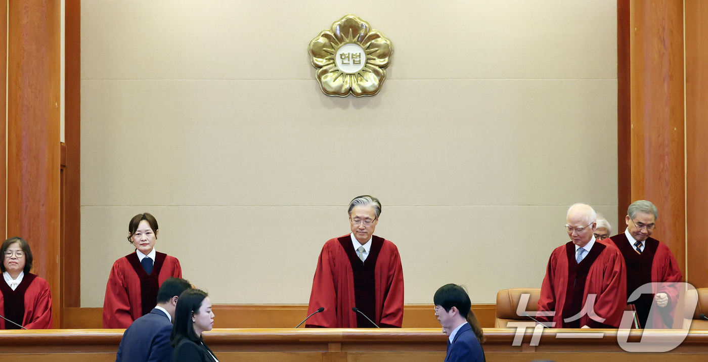 입장하는 헌법재판관들 - 뉴스1
