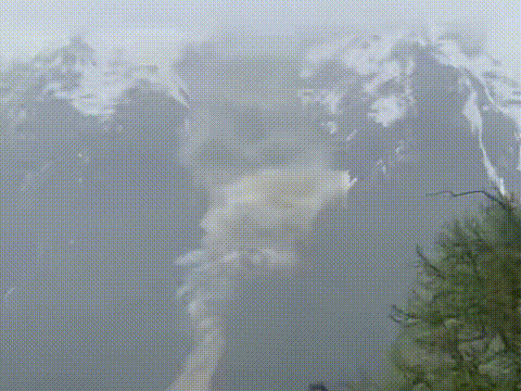 본문 이미지 - 스위스에서 28일(현지시간) 빙하 붕괴로 인해 대규모 산사태가 발생해 마을을 덮치는 사고가 발생했다. (출처=엑스) 2025.5.29./뉴스1