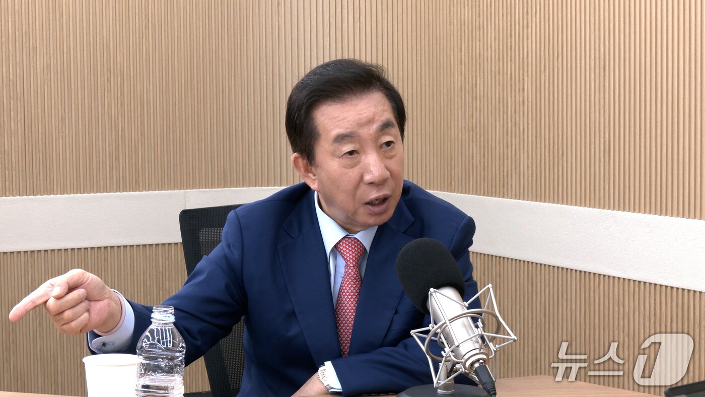 본문 이미지 - 국민의힘 선거대책위원회 국민소통위원장인 김성태 전 국민의힘 의원이 29일 뉴스1TV &#39;팩트앤뷰&#39;에 출연해 질문에 답하고 있다.
