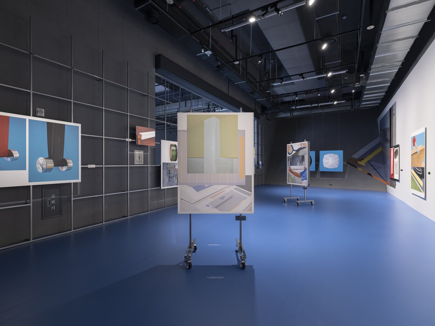 본문 이미지 - '스토리지 스토리' 전시 전경 (서울시립 사진미술관 제공)