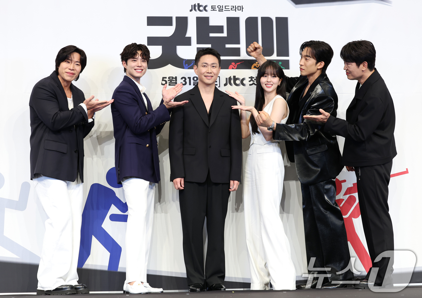 (서울=뉴스1) 권현진 기자 = 배우 태원석(왼쪽부터)과 박보검, 오정세, 김소현, 이상이, 허성태가 29일 서울 구로구 더링크서울 트리뷰트 포트폴리오 호텔에서 열린 JTBC 새 …