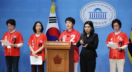 국힘 중앙선대위 여성본부 '이재명 사퇴 촉구'