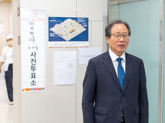부산교육감 '해직교사 특채 지시' 혐의에 교육국장 "절차따라 공정 진행"