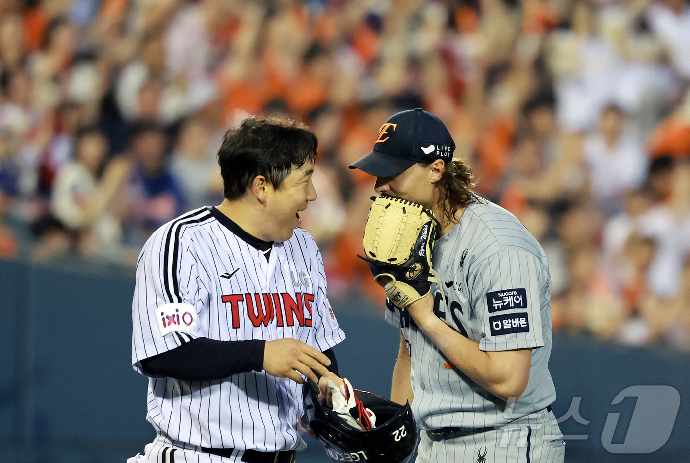 (서울=뉴스1) 김진환 기자 = 29일 오후 서울 송파구 잠실야구장에서 열린 프로야구 '2025 신한 SOL뱅크 KBO 리그' 한화 이글스와 LG 트윈스의 경기, 한화 선발 와이스 …