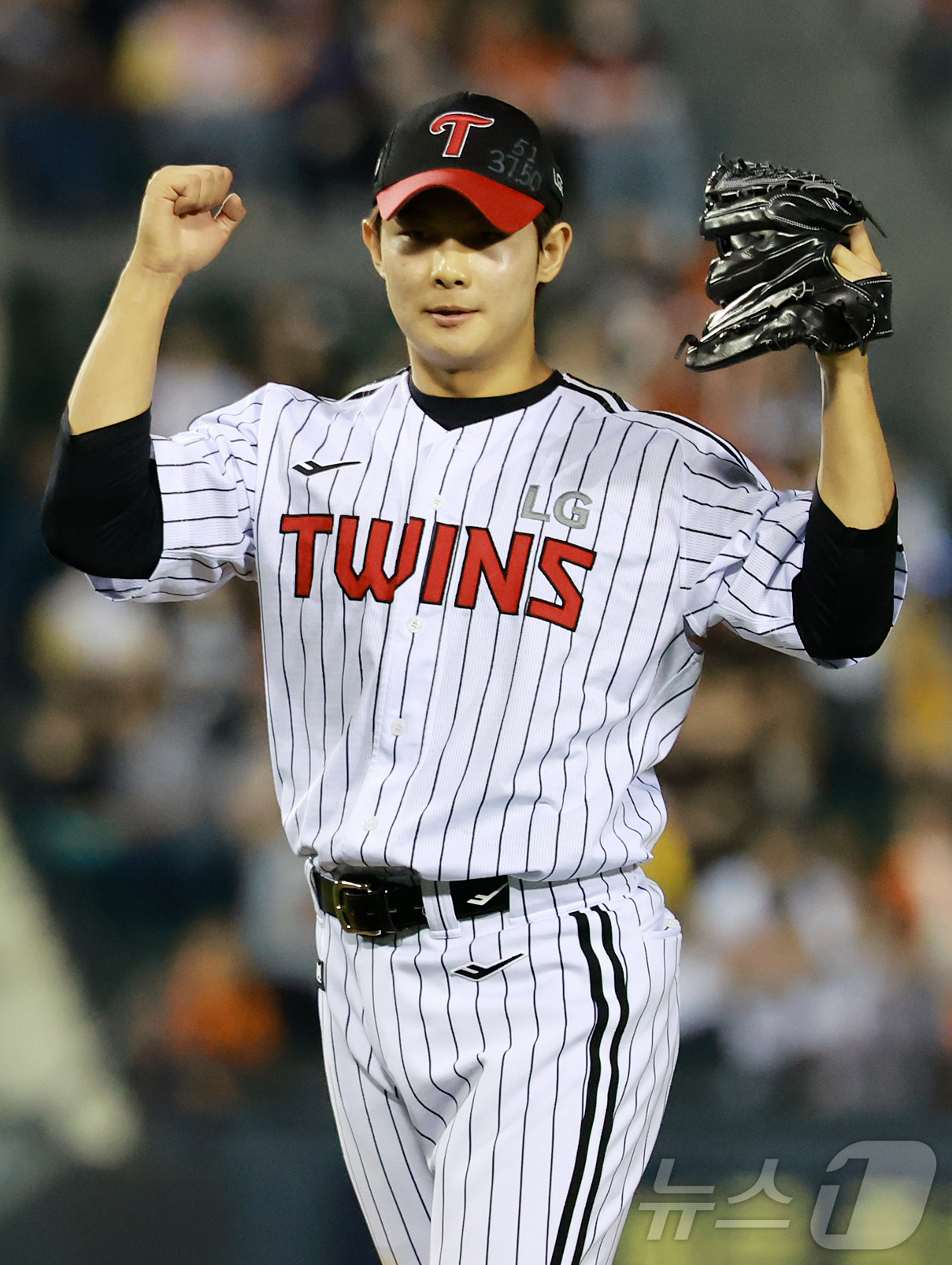 (서울=뉴스1) 김진환 기자 = 29일 오후 서울 송파구 잠실야구장에서 열린 프로야구 '2025 신한 SOL뱅크 KBO 리그' 한화 이글스와 LG 트윈스의 경기에서 3대1 승리를 …