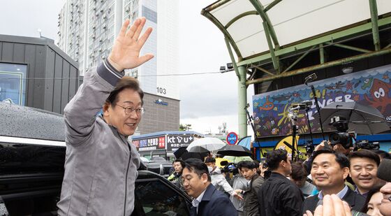 인사하는 이재명