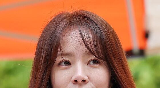 기도하는 한지민