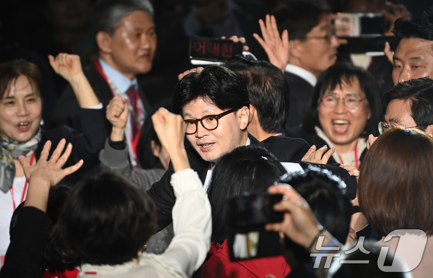 (고양=뉴스1) 이광호 기자 = 한동훈 국민의힘 대선 경선 후보가 3일 경기 고양시 킨텍스에서 열린 5차 전당대회에 입장하고 있다. (공동취재) 2025.5.3/뉴스1