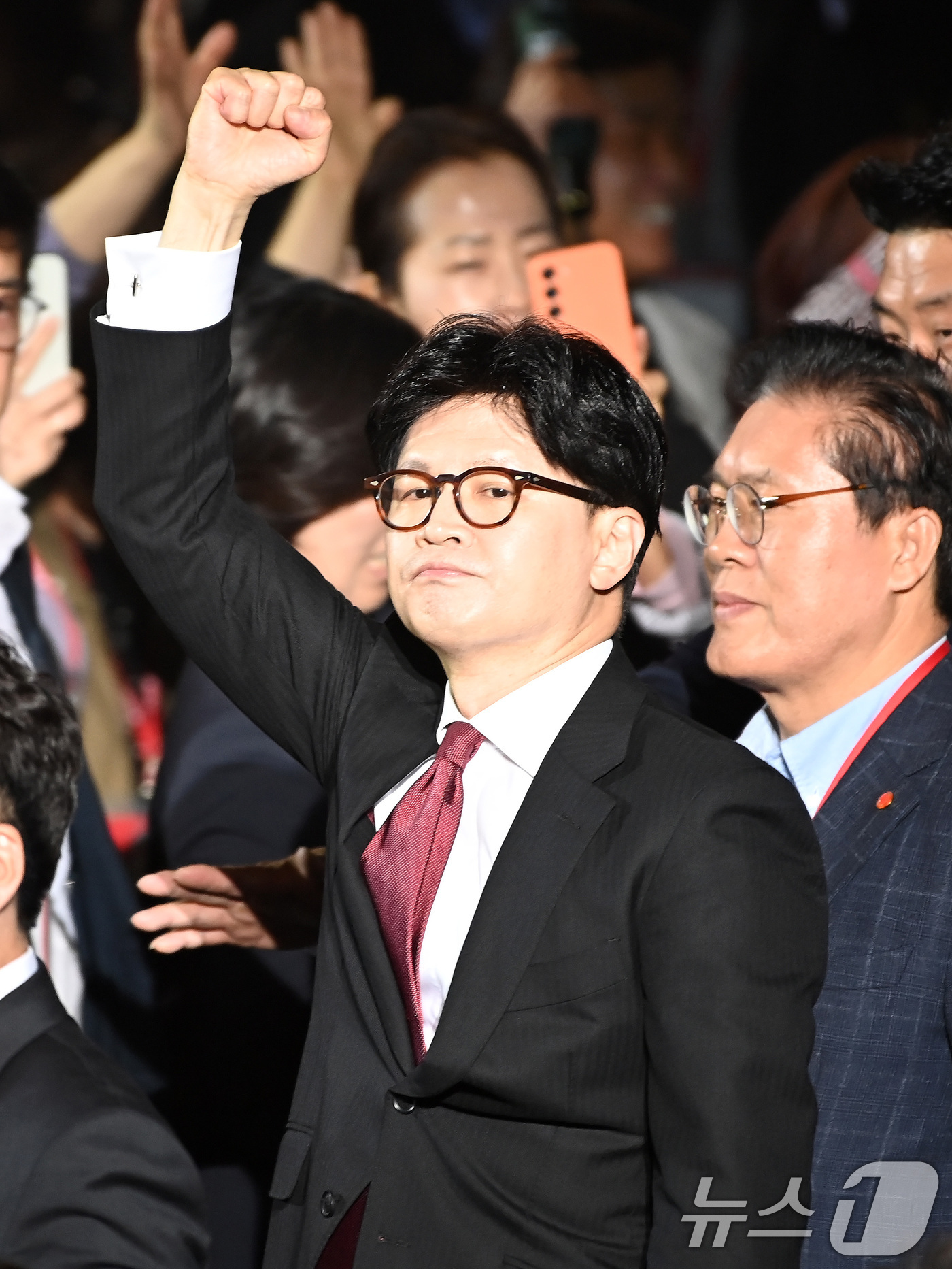 (고양=뉴스1) 이광호 기자 = 한동훈 국민의힘 대선 경선 후보가 3일 경기 고양시 킨텍스에서 열린 5차 전당대회에 입장하고 있다. (공동취재) 2025.5.3/뉴스1