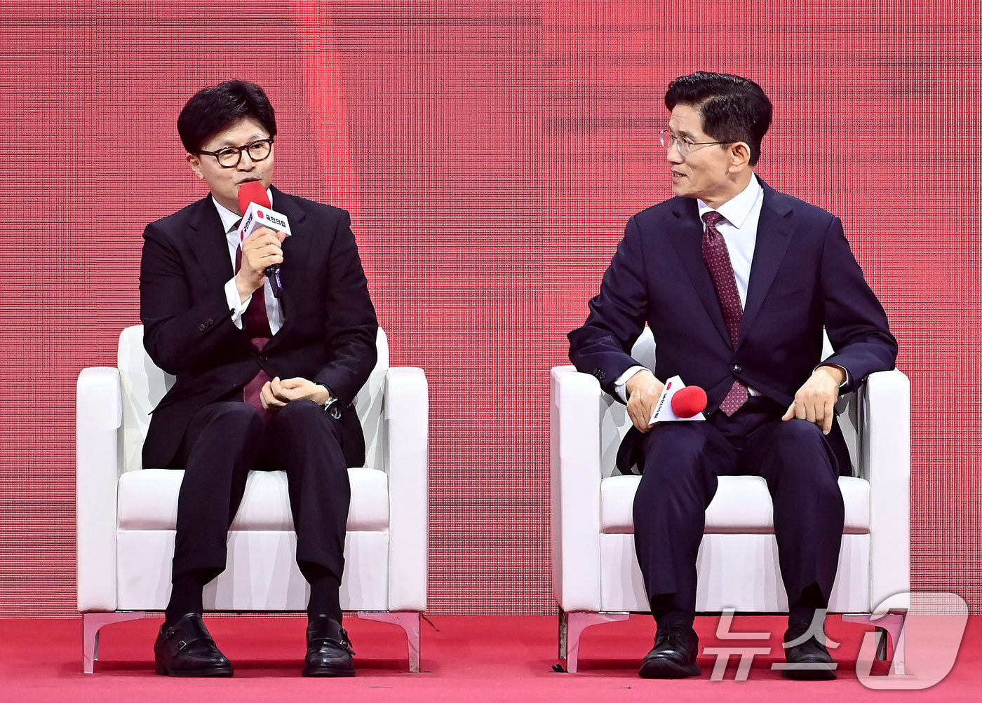 (고양=뉴스1) 이광호 기자 = 한동훈 국민의힘 대선 경선 후보가 3일 오후 경기 고양시 킨텍스에서 열린 제5차 전당대회에서 제21대 대통령선거 최종 후보 선출을 위한 개표 결과를 …