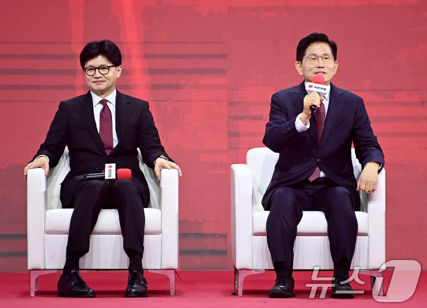 (고양=뉴스1) 이광호 기자 = 김문수 국민의힘 대선 경선 후보가 3일 오후 경기 고양시 킨텍스에서 열린 제5차 전당대회에서 제21대 대통령선거 최종 후보 선출을 위한 개표 결과를 …