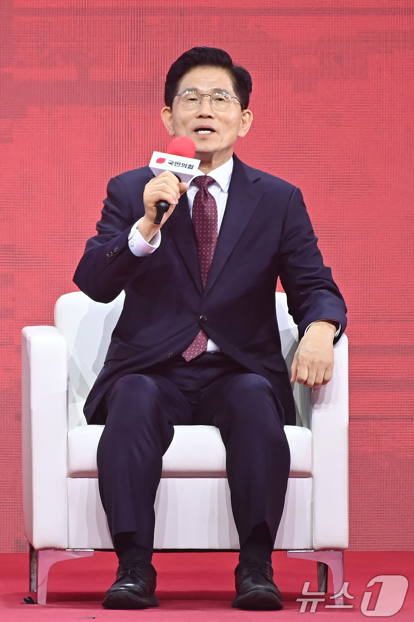 (고양=뉴스1) 이광호 기자 = 김문수 국민의힘 대선 경선 후보가 3일 오후 경기 고양시 킨텍스에서 열린 제5차 전당대회에서 제21대 대통령선거 최종 후보 선출을 위한 개표 결과를 …