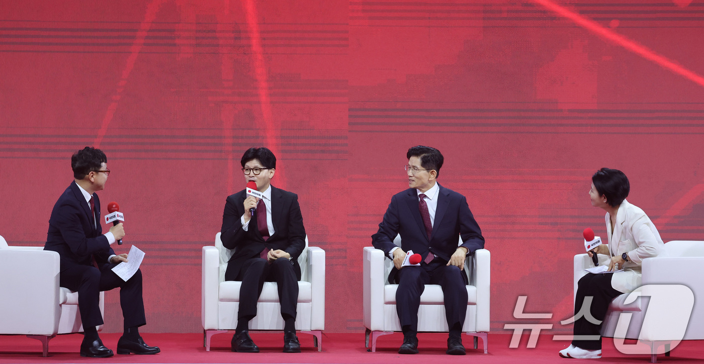 (고양=뉴스1) 이광호 기자 = 한동훈 국민의힘 대선 경선 후보가 3일 오후 경기 고양시 킨텍스에서 열린 제5차 전당대회에서 제21대 대통령선거 최종 후보 선출을 위한 개표 결과를 …