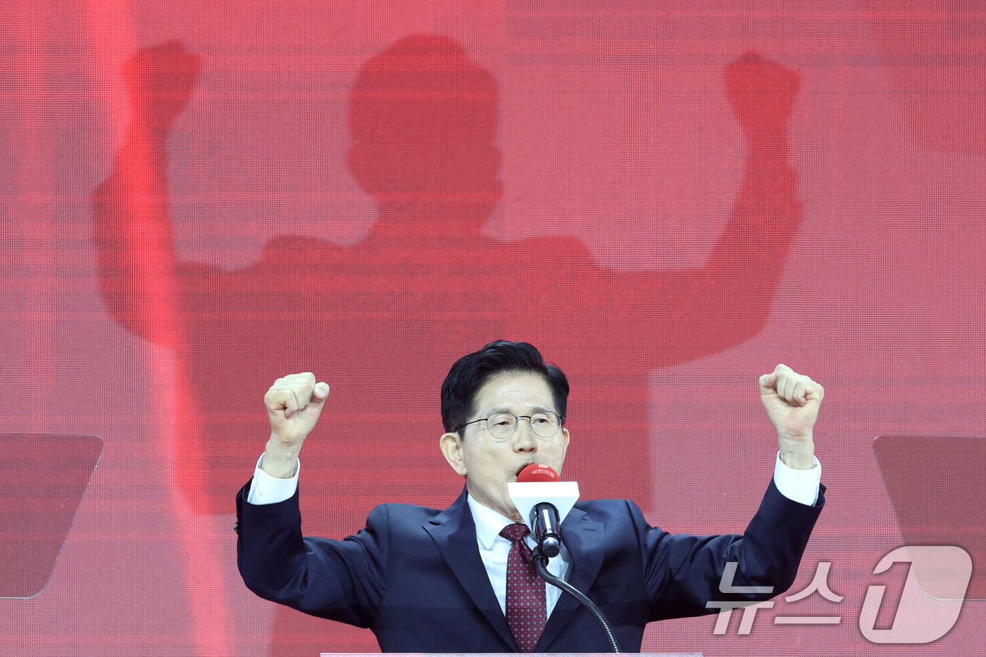 (고양=뉴스1) 이광호 기자 = 제21대 대통령선거 국민의힘 후보자로 선출된 김문수 후보가 3일 경기 고양시 킨텍스에서 열린 5차 전당대회에서 수락연설을 하고 있다. 2025.5. …