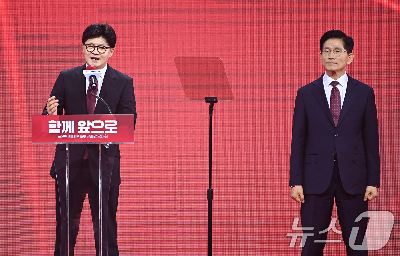 (고양=뉴스1) 이광호 기자 = 한동훈 국민의힘 대선 경선 후보가 3일 경기 고양시 킨텍스에서 열린 5차 전당대회에서 승복 연설을 하고 있다. (공동취재) 2025.5.3/뉴스1