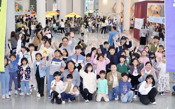 '춤추고 노래하고 뛰어놀고'…광주시청, 어린이 웃음꽃 활짝