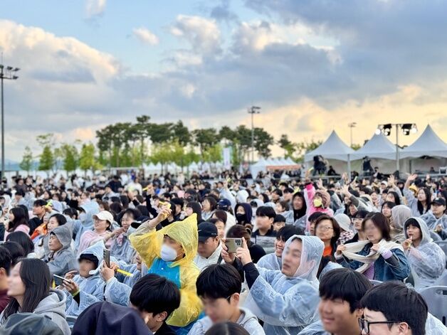 연휴 마지막날, 흐리고 전국 대부분 지역에 빗방울[내일날씨]