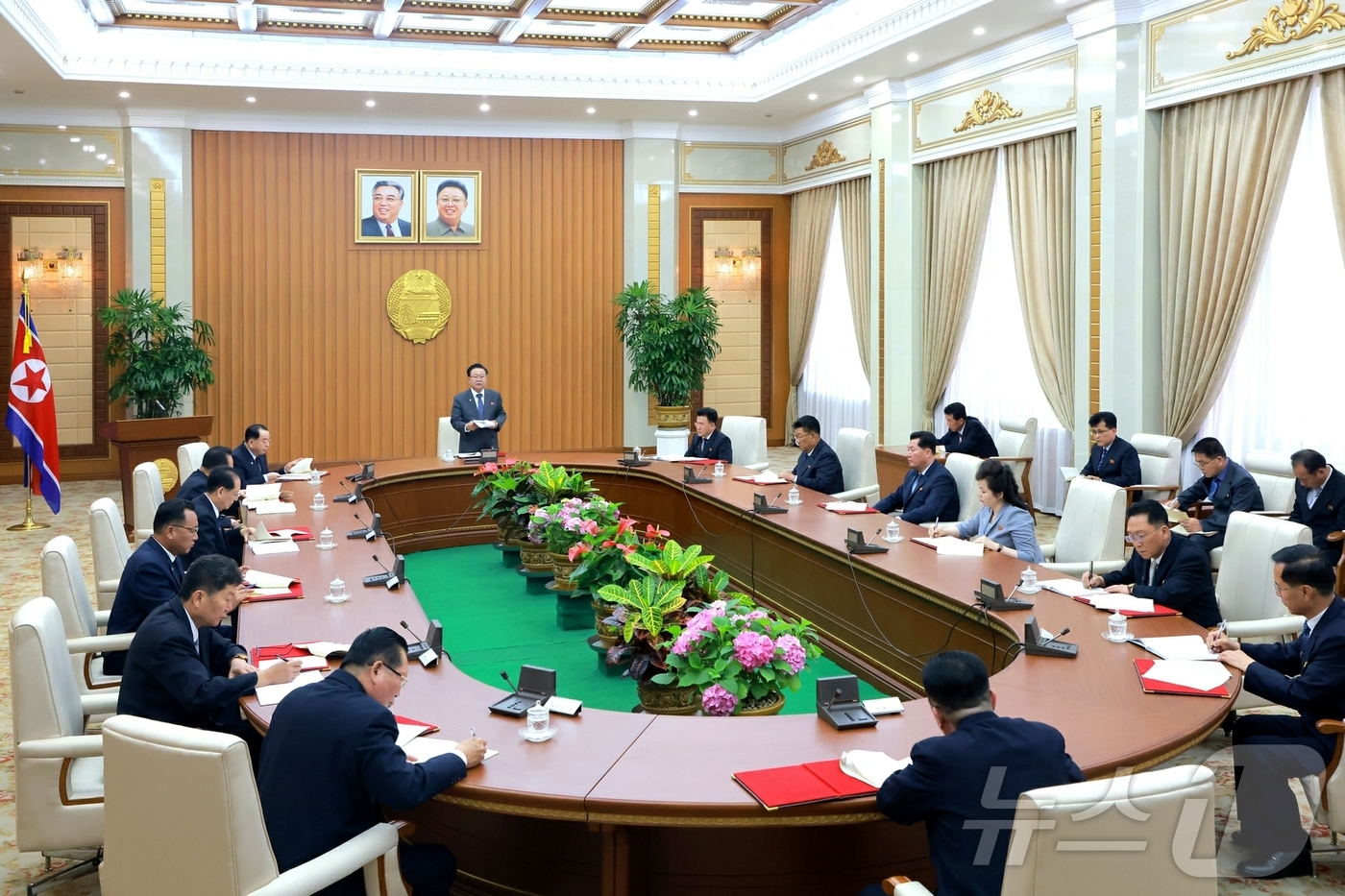 (평양 노동신문=뉴스1) = 북한 노동당 기관지 노동신문은 30일 "조선민주주의인민공화국 최고인민회의 상임위원회 제14기 제35차 전원회의가 29일 만수대의사당에서 진행됐다"라고 …