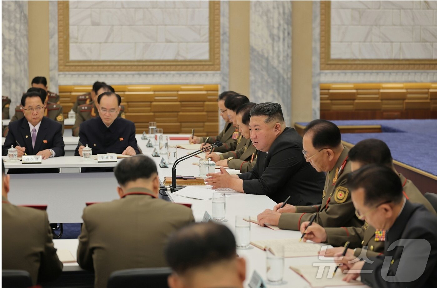 본문 이미지 - &#40;평양 노동신문=뉴스1&#41; = 북한 노동당 기관지 노동신문은 지난 28일 김정은 당 총비서 주재로 당 중앙군사위원회 제8기 제8차 확대회의가 본부 청사에서 진행됐다고 30일 보도했다. [국내에서만 사용가능. 재배포 금지. DB 금지. For Use Only in the Republic of Korea. Redistribution Prohibited] rodongphoto@news1.kr