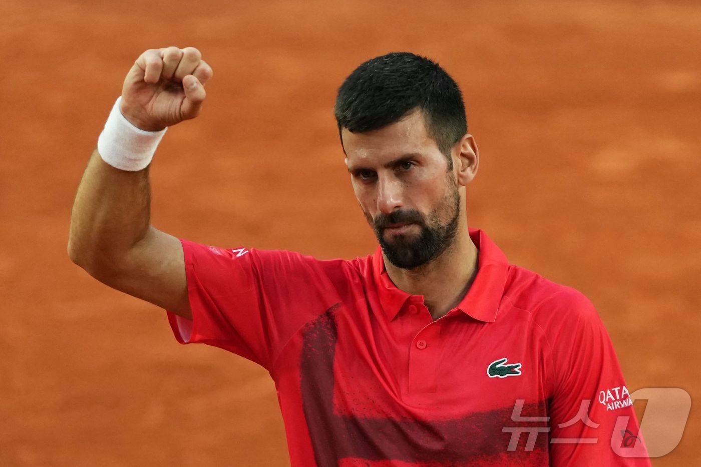 (파리 AFP=뉴스1) 우동명 기자 = 세르비아의 노바크 조코비치가 29일(현지시간) 프랑스 파리의 롤랑 가로스에서 열린 프랑스 오픈 테니스 대회 남자 단식서 프랑스의 코랑탱 무테 …