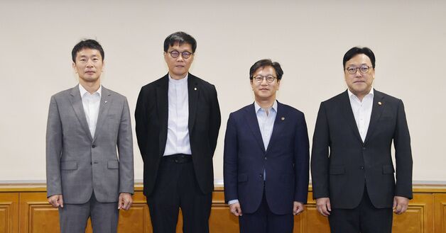 경제·금융수장 "美 상호관세 판결에 금융 변동성↑…지속 모니터링"