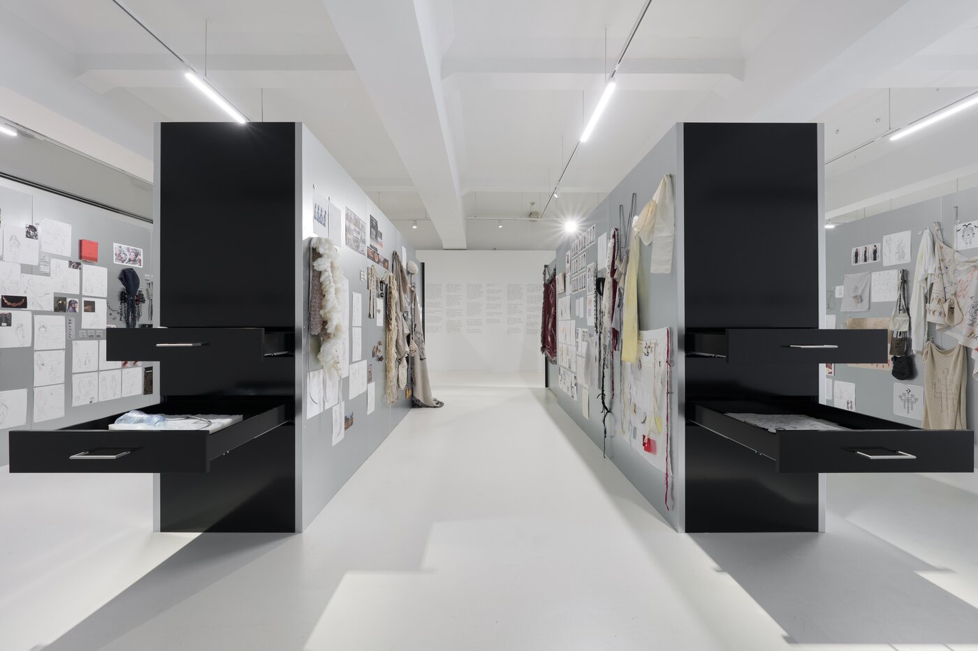 본문 이미지 - 3전시실 전시 전경. ⓒ 사진 제공： 일민미술관. 사진： 스튜디오 오실로스코프(Studio Oscilloscope) (2)