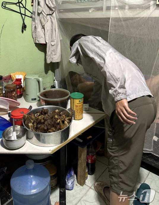 (카마카리 AFP=뉴스1) 김지완 기자 = 지난해 12월 24일(현지시간) 브라질 노동부가 공개한 북동부 바이아주 카마카리의 중국 전기차 업체 BYD 공장 건설현장에서 적발된 노예 …