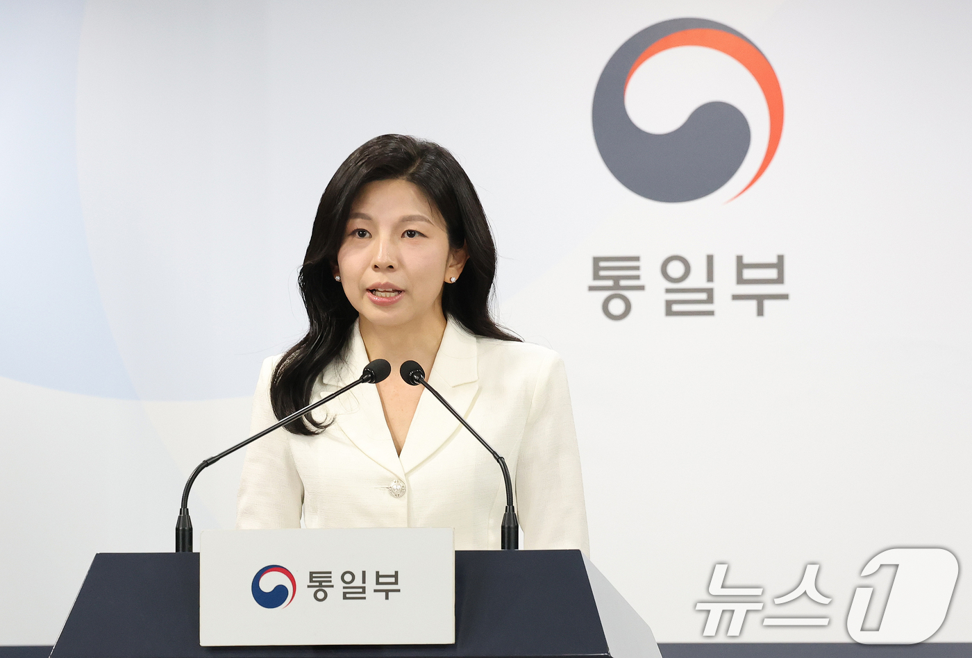 (서울=뉴스1) 임세영 기자 = 김인애 통일부 부대변인이 30일 서울 종로구 정부서울청사에서 정례브리핑을 하고 있다.  2025.5.30/뉴스1