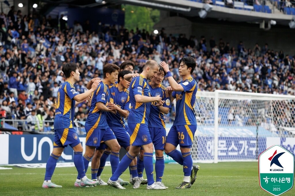 본문 이미지 - 디펜딩 챔프 울산도 초반 시행착오를 딛고 상승세를 타고 있다. (한국프로축구연맹 제공)