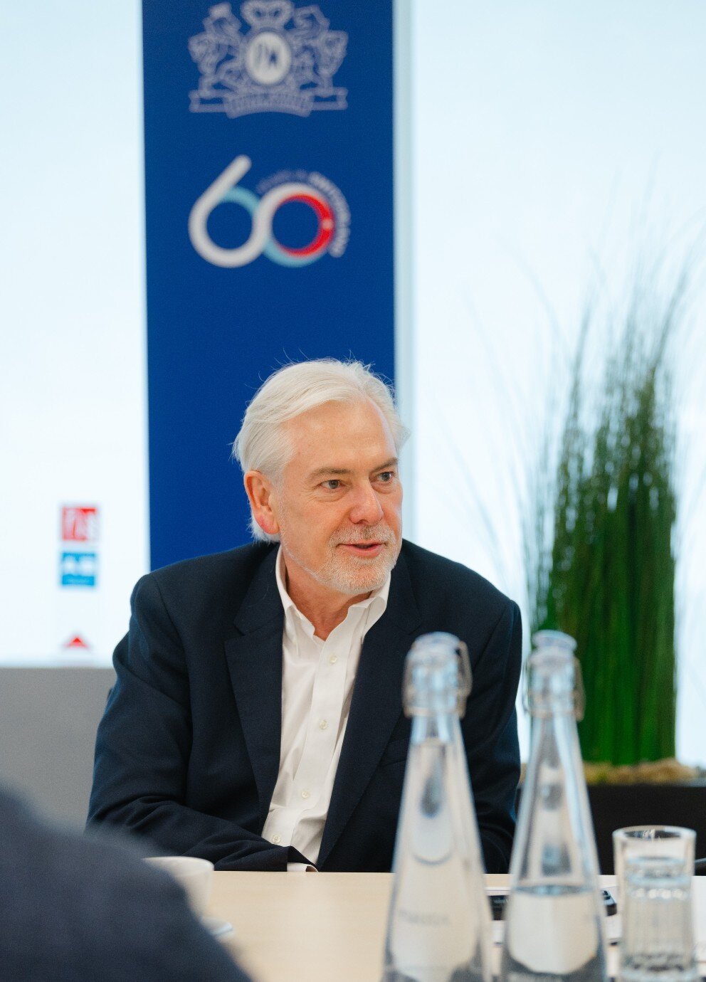 본문 이미지 -  야첵 올자크 필립모리스 인터내셔널(Philip Morris International Inc) CEO가 지난 27일(현지 시간) 스위스 뇌샤텔 PMI R&D센터 더큐브에서 열린 '테크노베이션 2025'(TECHNOVATION SMOKE-FREE BY PMI)에서 비전에 대해 설명하고 있다. (필립모리스 제공)