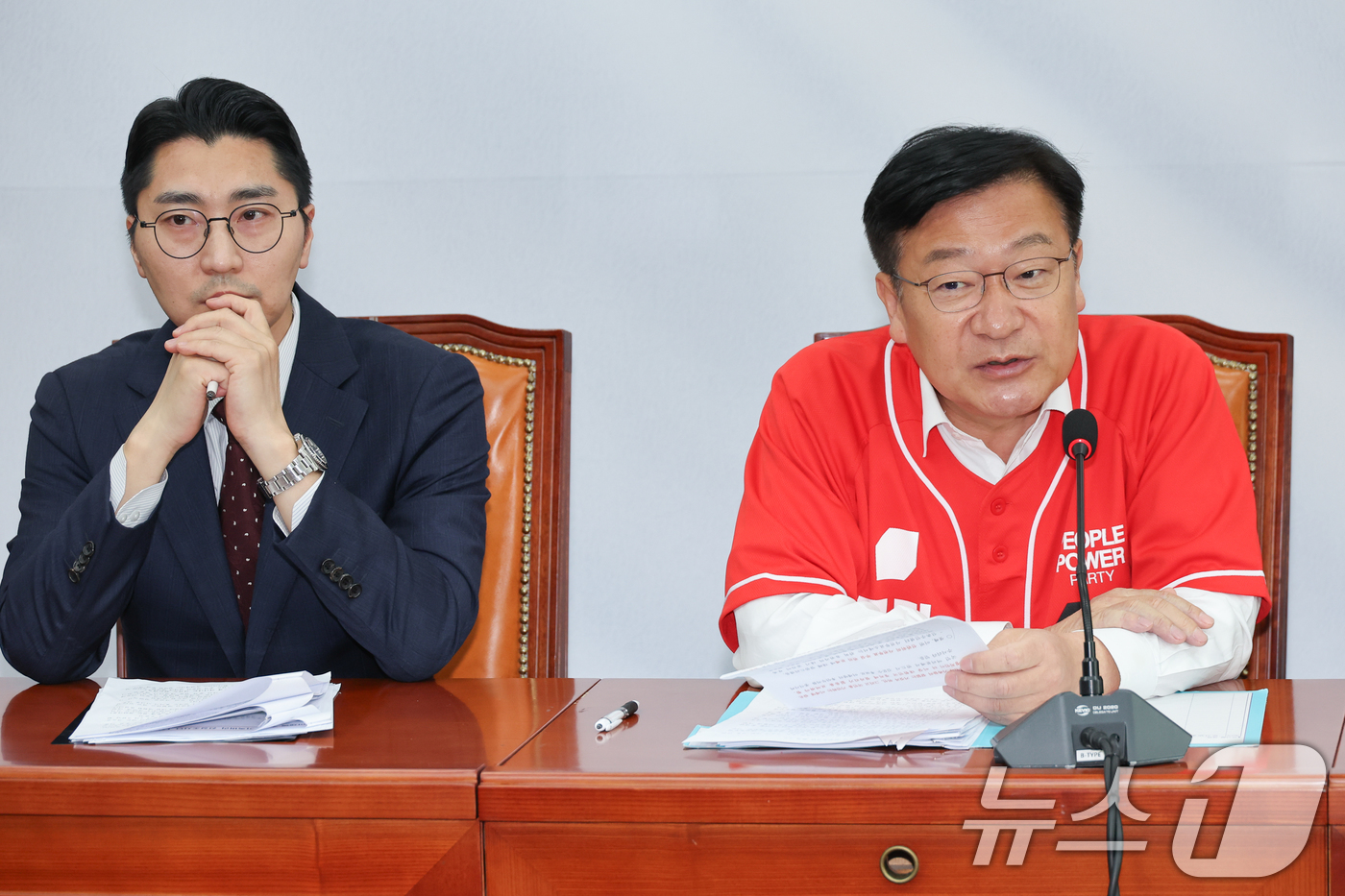 (서울=뉴스1) 안은나 기자 = 정점식 국민의힘 클린선거본부장이 30일 서울 여의도 국회에서 이재명 더불어민주당 대통령 후보 가족비리 진상조사단 1차 회의를 마친 뒤 백브리핑 모두 …