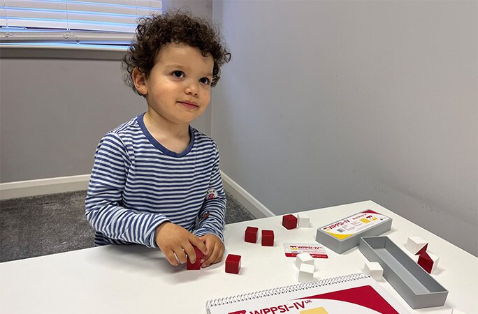 본문 이미지 - 최연소 멘사 회원이 된 영국의 2세 아기 조셉 해리스 버틸(기네스월드레코드 웹사이트 갈무리) 