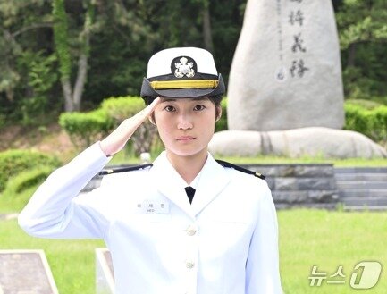 본문 이미지 - 허재원 소위. (해군 제공)