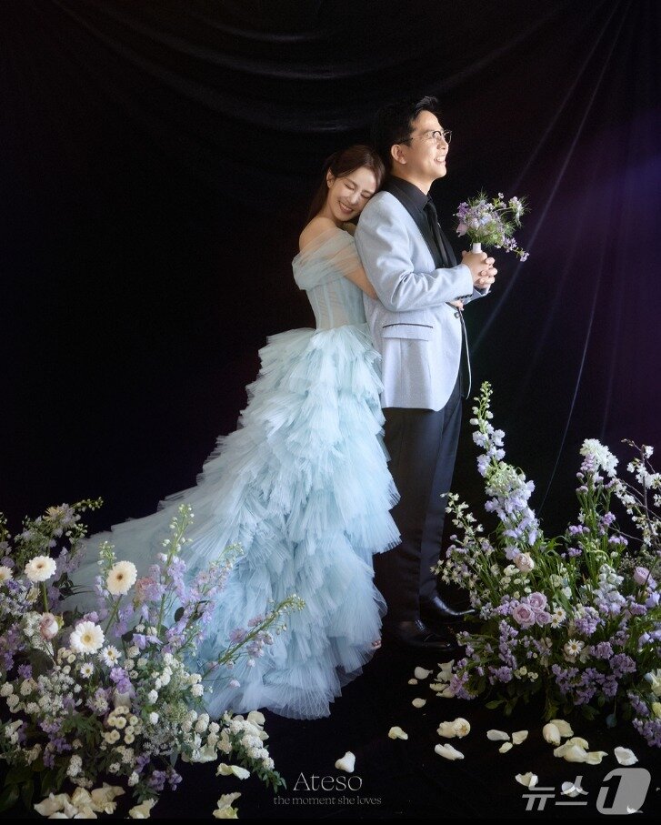 본문 이미지 - 방송인 김준호, 김지민 청첩장